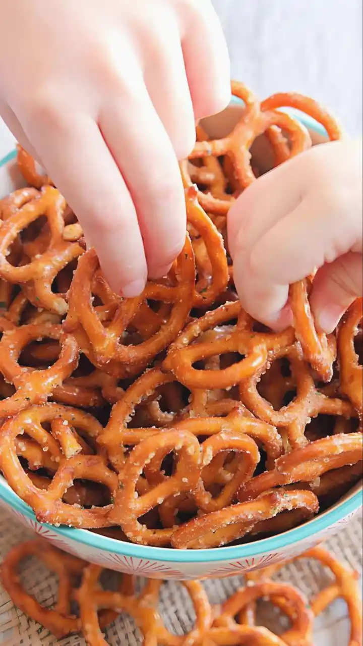 Spicy-Pretzels-best-bar-snacks-for-home-happy-hours